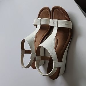 Alfani Step N Flex Vacanzaa Wedge Sandles White Croc. Size 8m